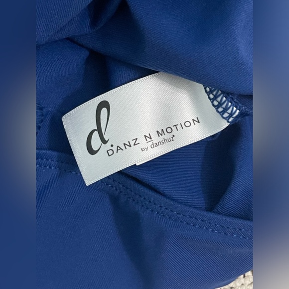 DanzNMotion Boatneck Tank Leotard  w Ribbed Top  & Low V Back. Adult Small - Picture 5 of 7